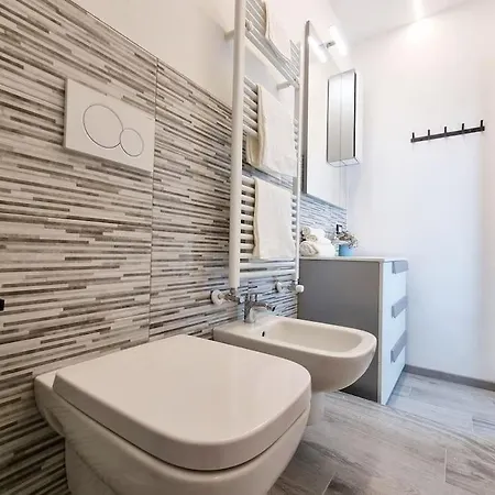 Apartment Intero Giulietta - Fiera Ospedale Borgo Roma - Free Parking - Free Wi-fi *