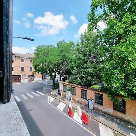 Intero Giulietta - Fiera Ospedale Borgo Roma - Free Parking - Free Wi-fi Apartment *