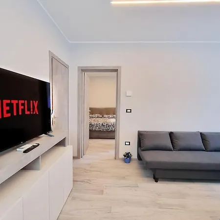 Apartment Intero Giulietta - Fiera Ospedale Borgo Roma - Free Parking - Free Wi-fi *